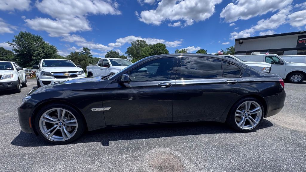 2015 BMW 7 Series Image 2