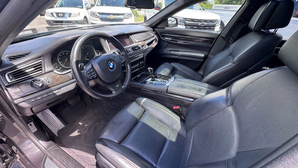 2015 BMW 7 Series Image 8