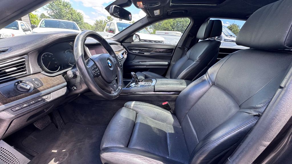 2015 BMW 7 Series Image 9