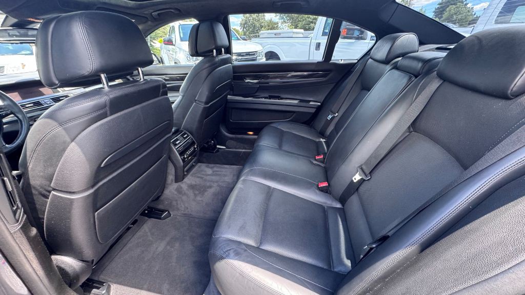 2015 BMW 7 Series Image 10