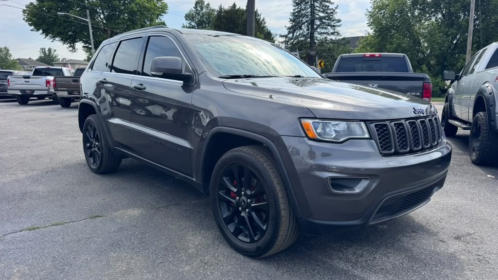 2017 Jeep Grand Cherokee Image 2