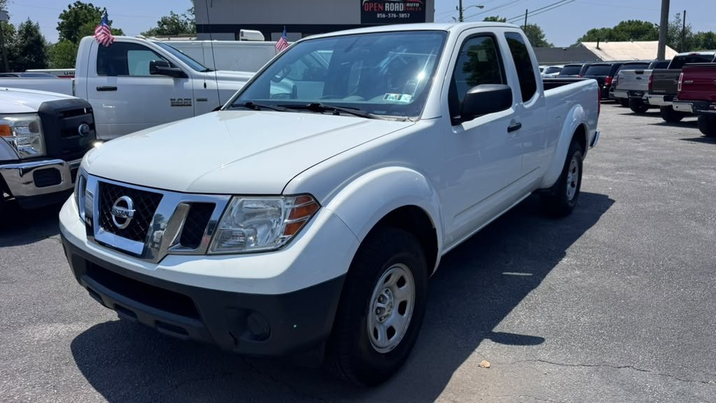 2016 Nissan Frontier Image 2