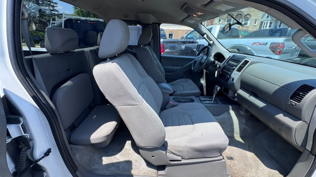 2016 Nissan Frontier Image 11