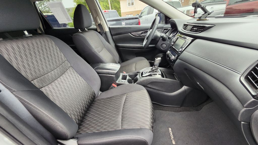 2018 Nissan Rogue Image 16