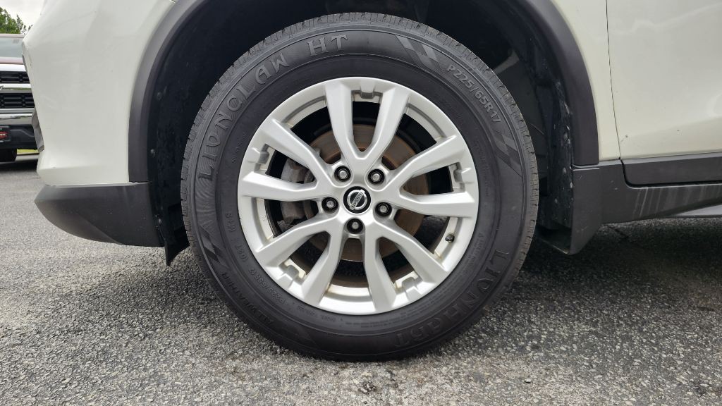 2018 Nissan Rogue Image 17