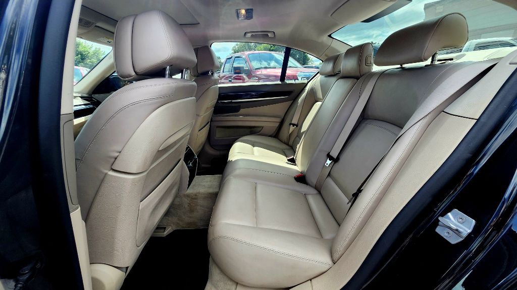 2013 BMW 7 Series Image 11
