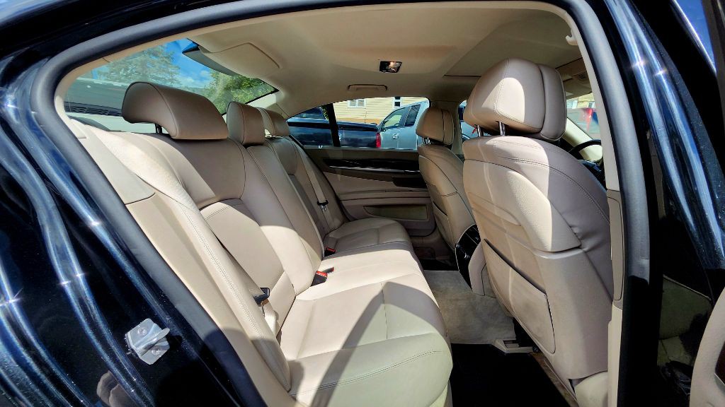 2013 BMW 7 Series Image 15