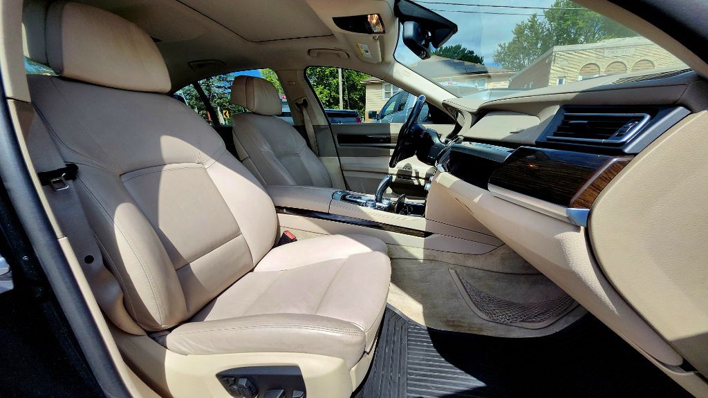 2013 BMW 7 Series Image 16
