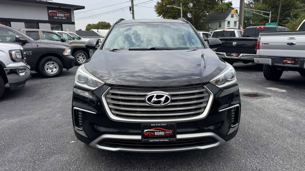 2017 Hyundai Santa Fe Image 1