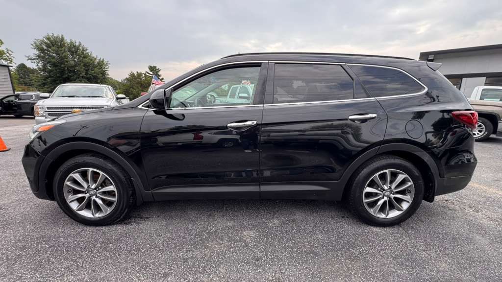 2017 Hyundai Santa Fe Image 4