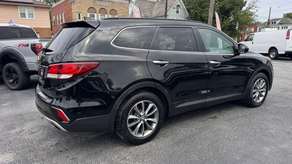 2017 Hyundai Santa Fe Image 6