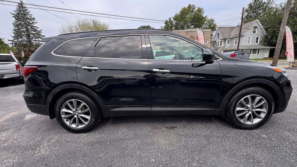 2017 Hyundai Santa Fe Image 7