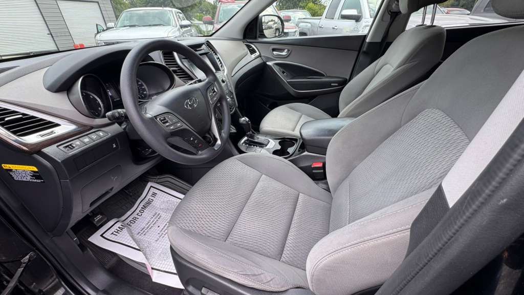 2017 Hyundai Santa Fe Image 9