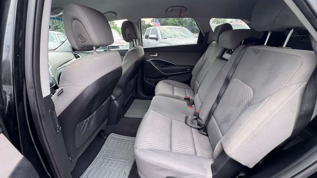 2017 Hyundai Santa Fe Image 10