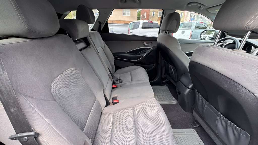 2017 Hyundai Santa Fe Image 13