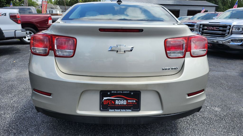 2013 Chevrolet Malibu Image 4