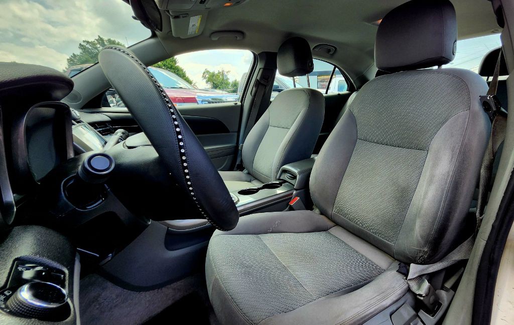 2013 Chevrolet Malibu Image 10