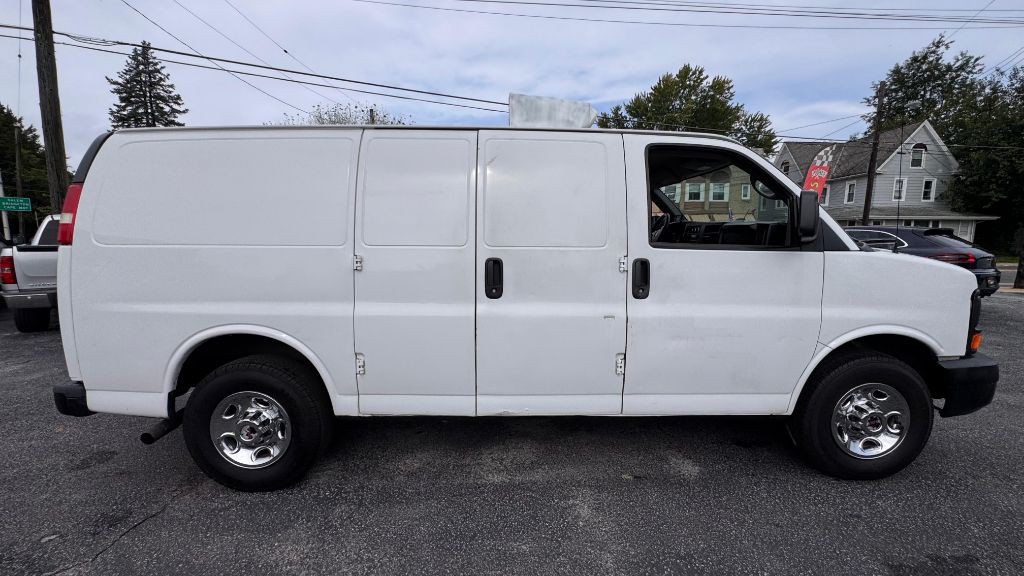 2014 GMC Savana Image 1