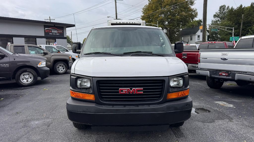 2014 GMC Savana Image 2