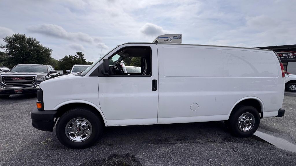 2014 GMC Savana Image 3