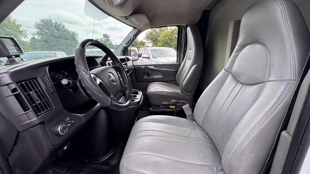 2014 GMC Savana Image 8