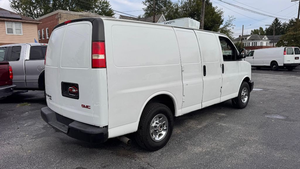 2014 GMC Savana Image 12