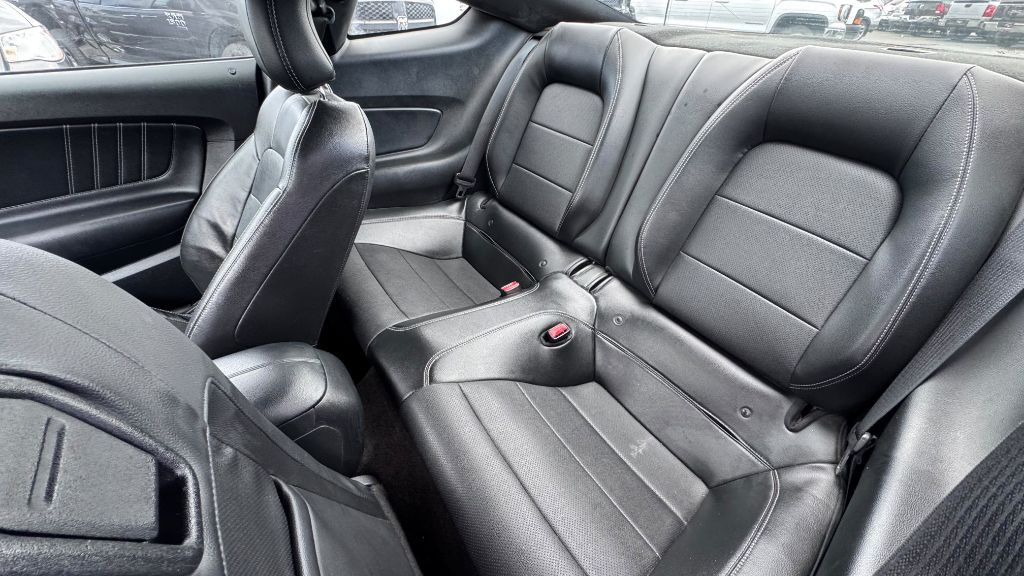 2017 Ford Mustang Image 7