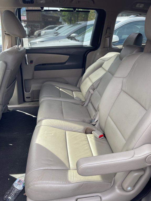 2016 Honda Odyssey Image 2