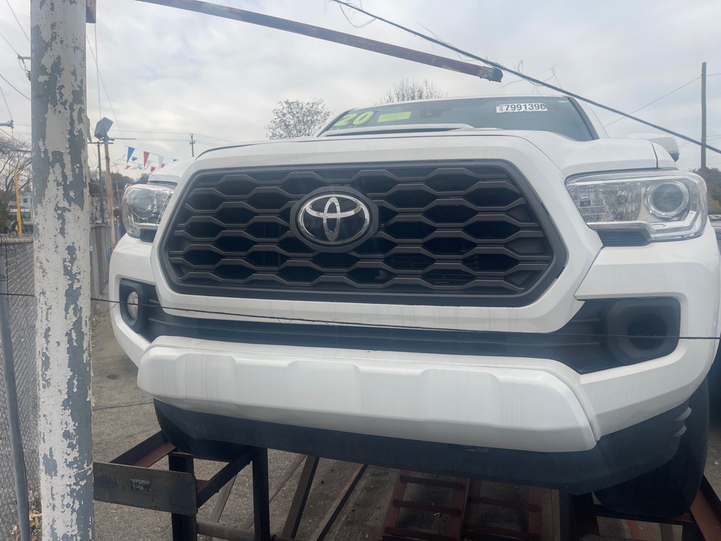 2020 Toyota Tacoma Image 1