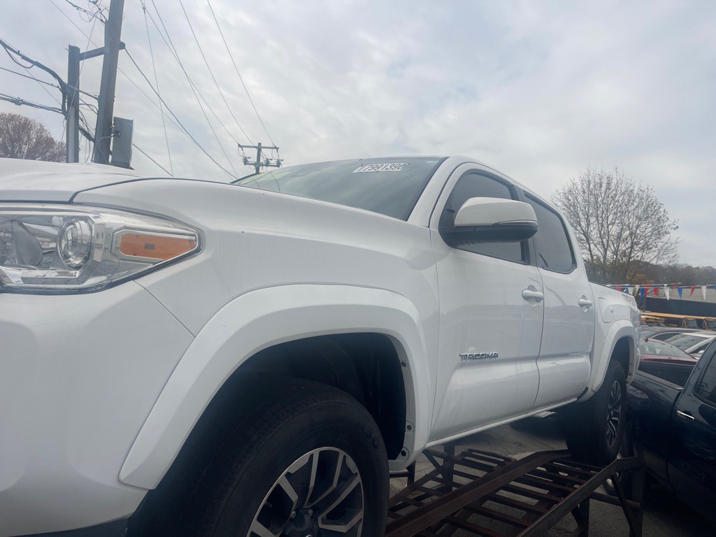 2020 Toyota Tacoma Image 2