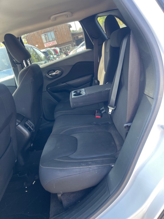 2017 Jeep Cherokee Image 4