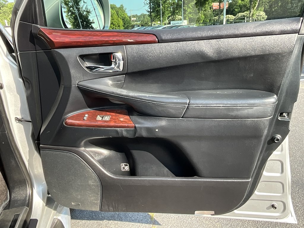 2013 Lexus LX Image 12