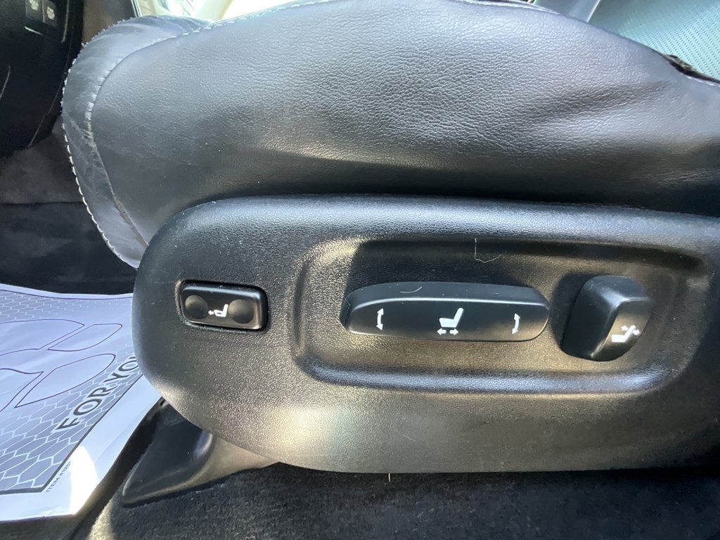2013 Lexus LX Image 18