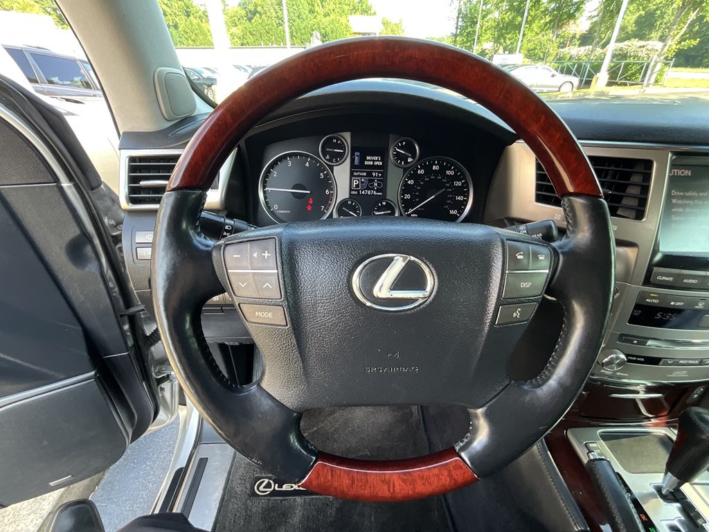 2013 Lexus LX Image 23