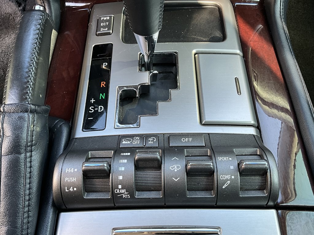 2013 Lexus LX Image 30