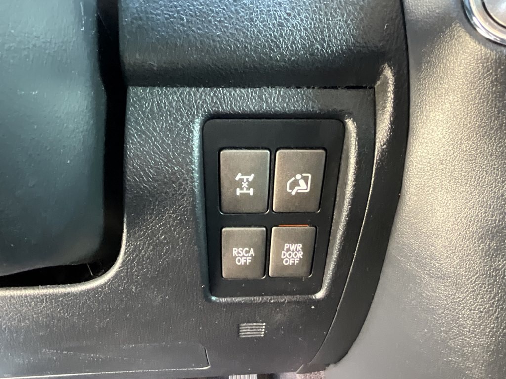 2013 Lexus LX Image 33