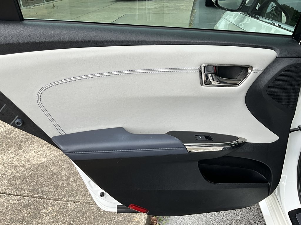 2015 Toyota Avalon Image 14