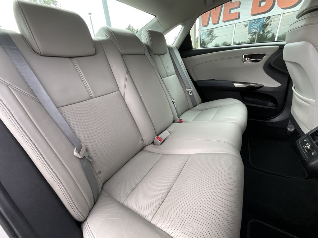 2015 Toyota Avalon Image 19