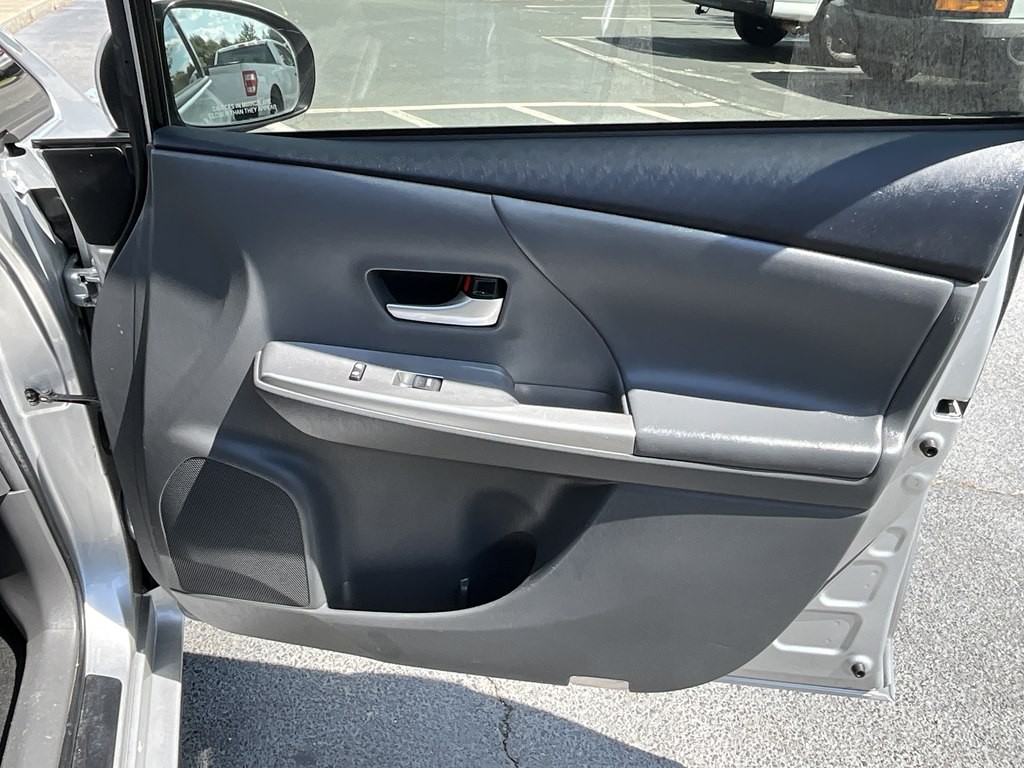 2013 Toyota Prius Image 12