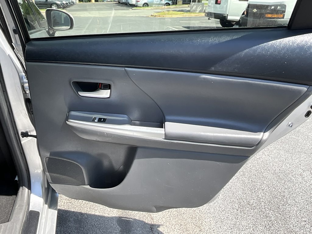 2013 Toyota Prius Image 13