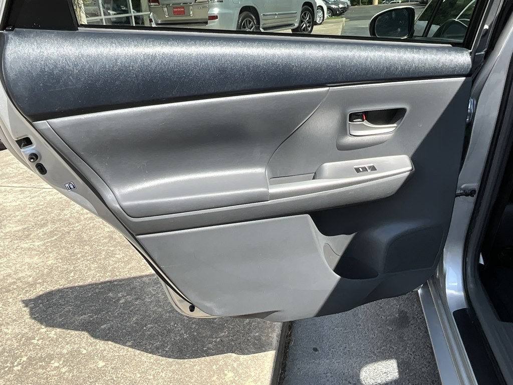 2013 Toyota Prius Image 14
