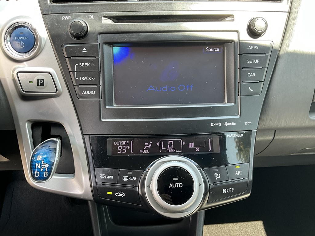 2013 Toyota Prius Image 21