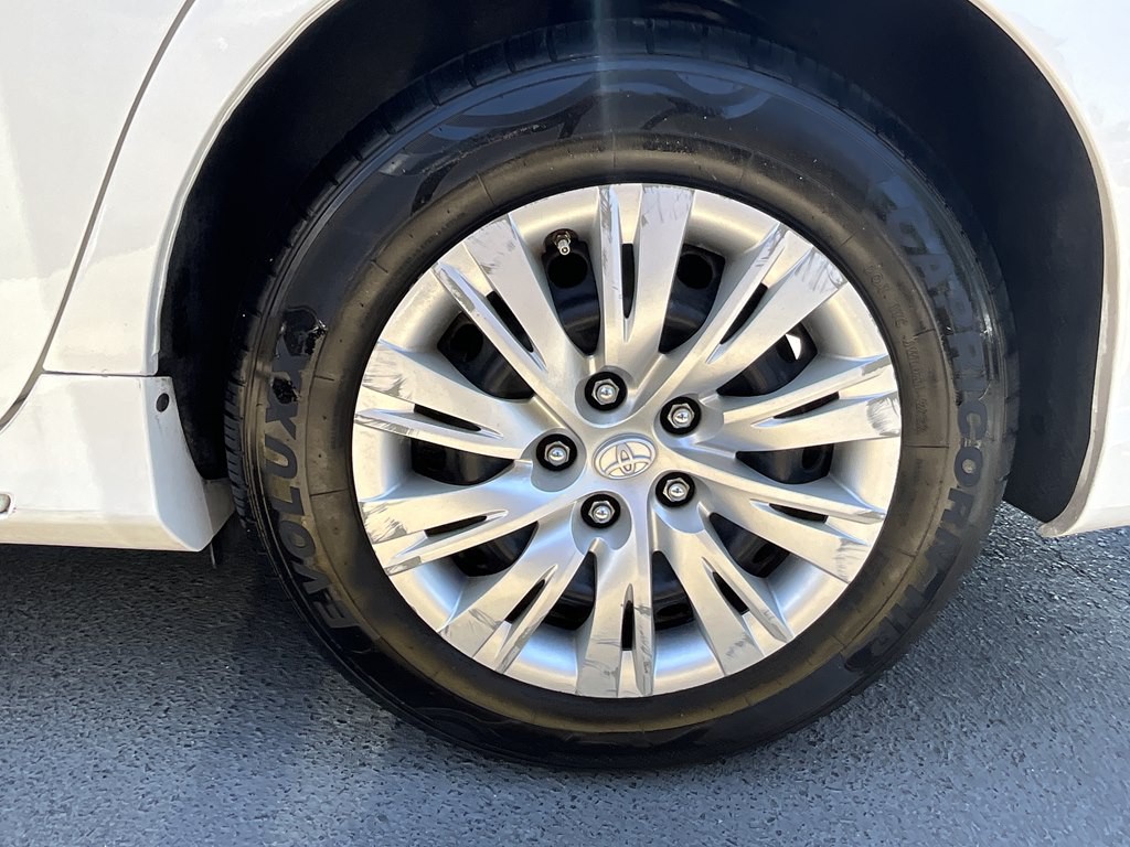 2014 Toyota Camry Image 10