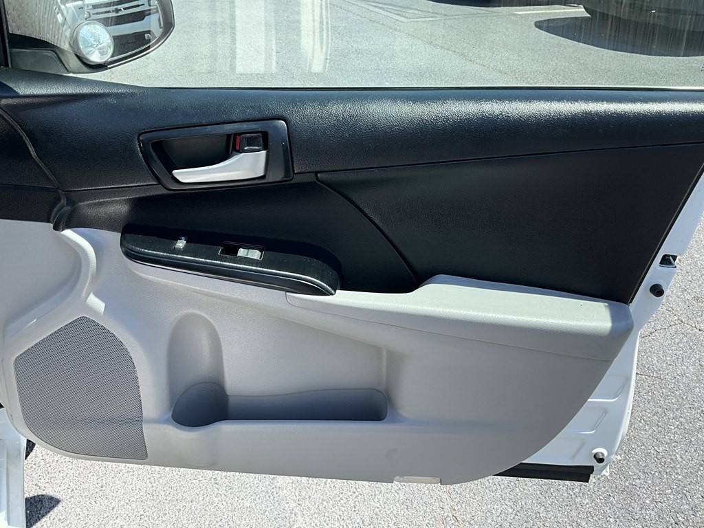 2014 Toyota Camry Image 12
