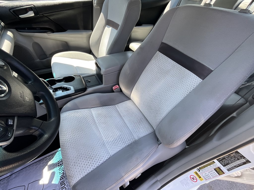 2014 Toyota Camry Image 16