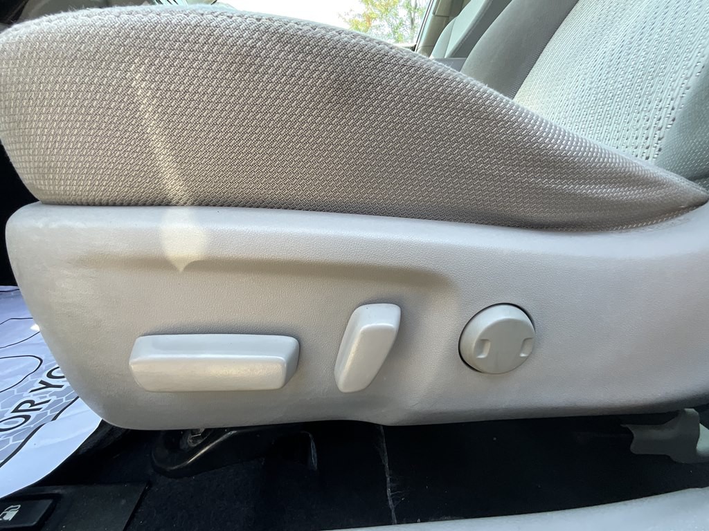 2014 Toyota Camry Image 17