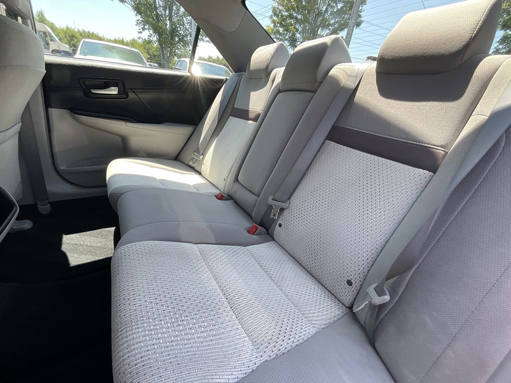 2014 Toyota Camry Image 19