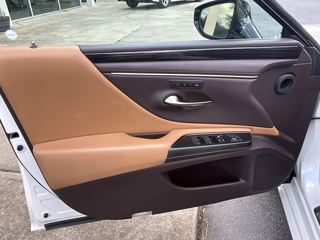 2019 Lexus ES Image 11
