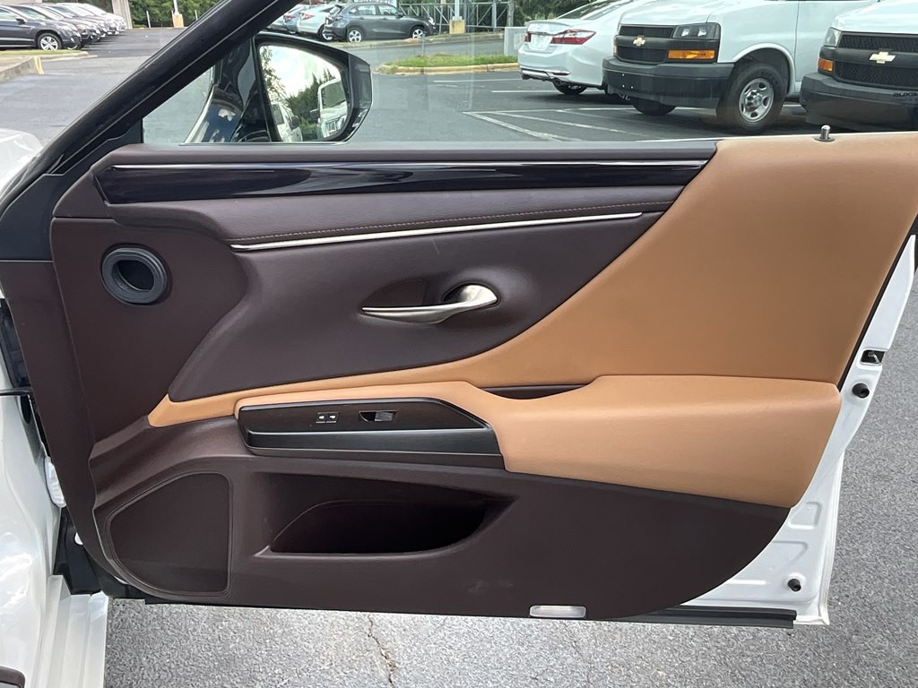2019 Lexus ES Image 12