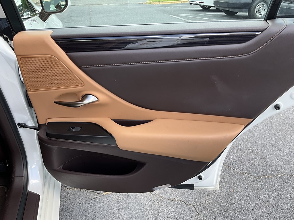 2019 Lexus ES Image 13